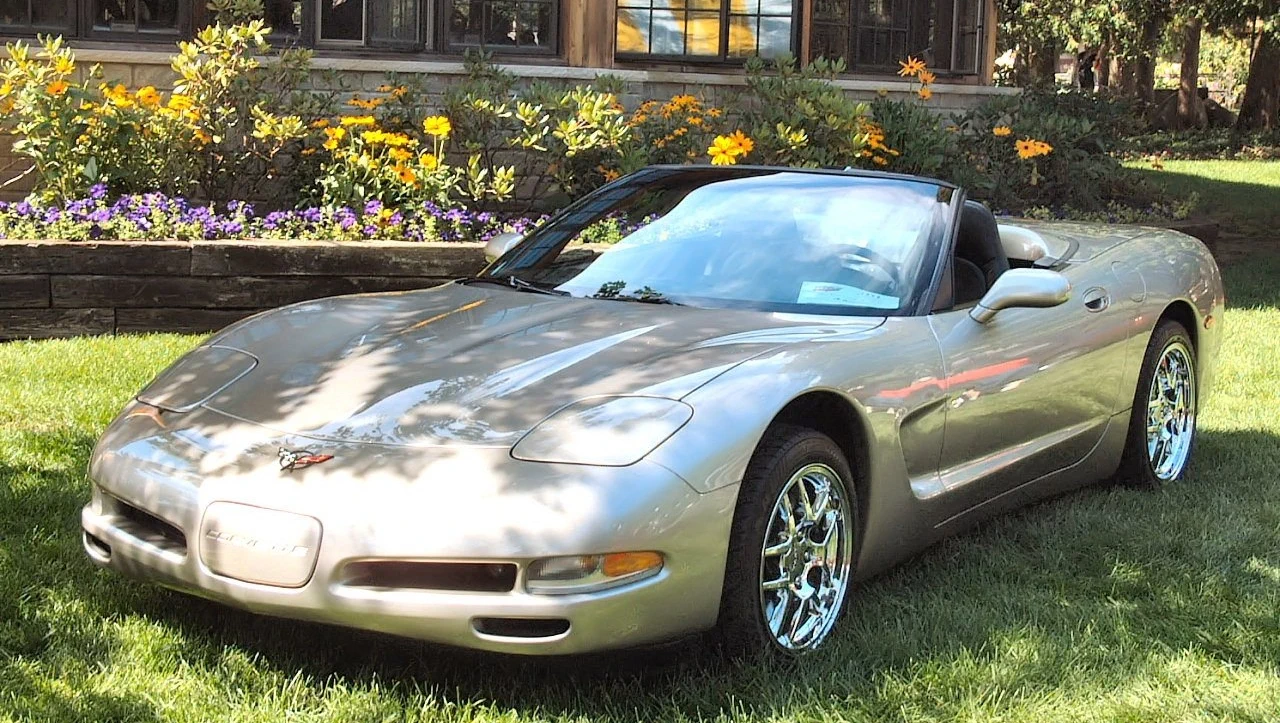 Click to Enlarge-Esc to Close Corvette Generations/C5/C5 2003 Silver.webp